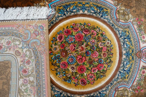 Qum Design Silk Rug 3.0' × 5.0' - Image 5